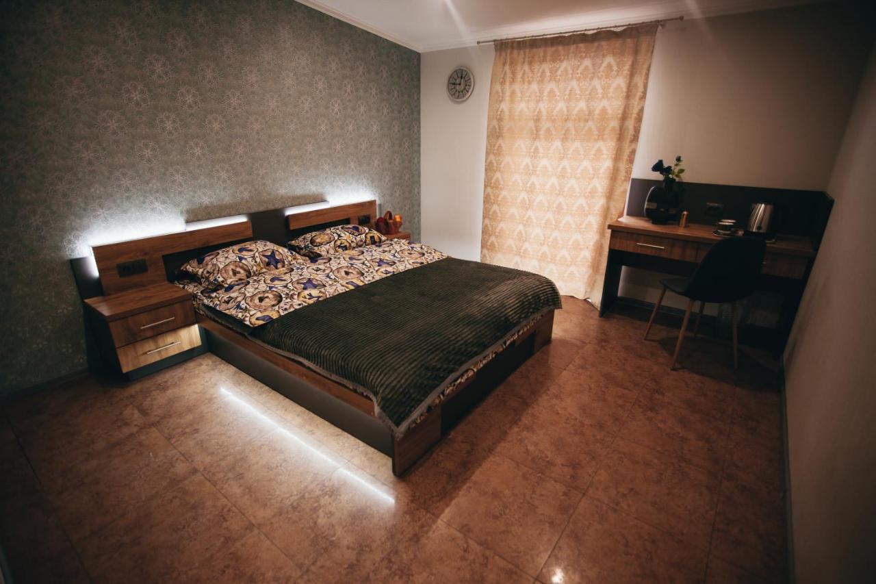 4Rooms Vinnytsja Buitenkant foto