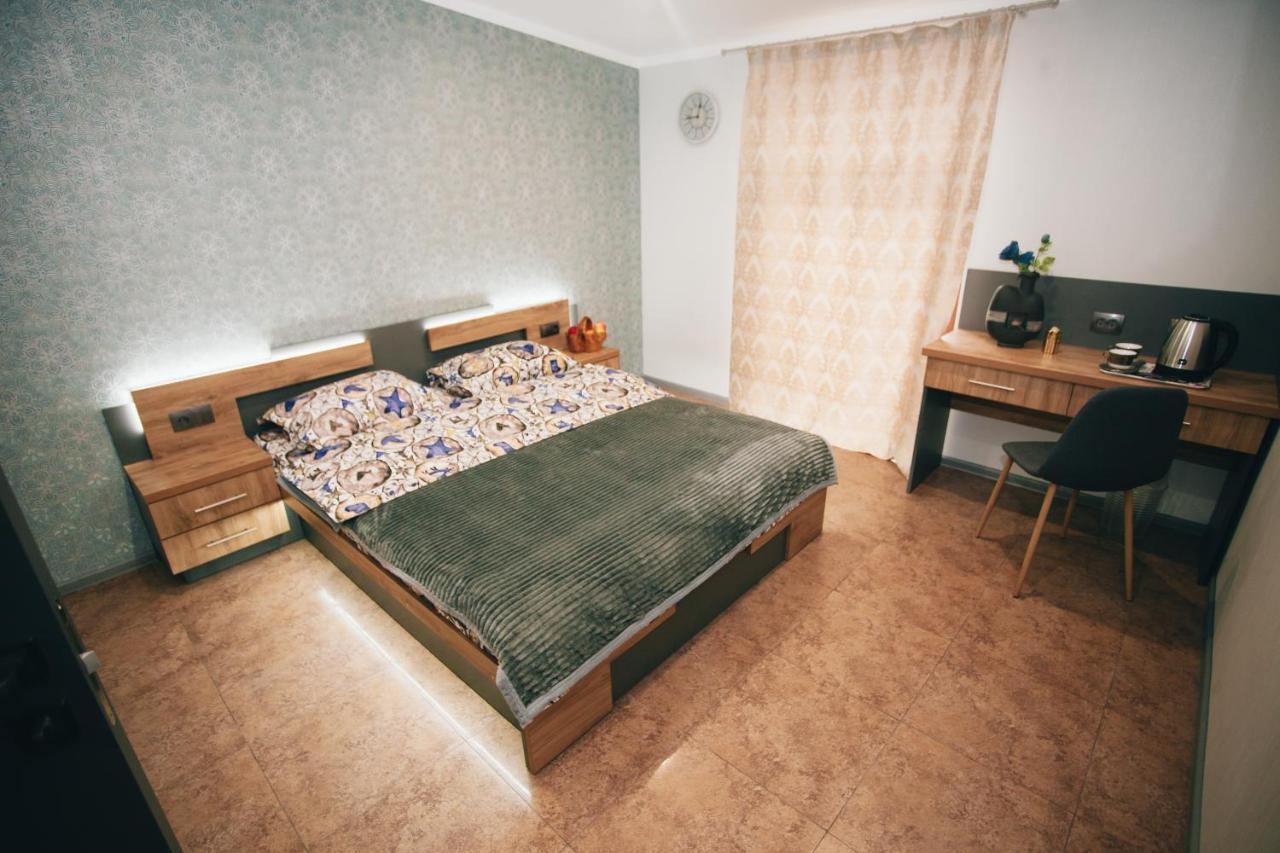 4Rooms Vinnytsja Buitenkant foto