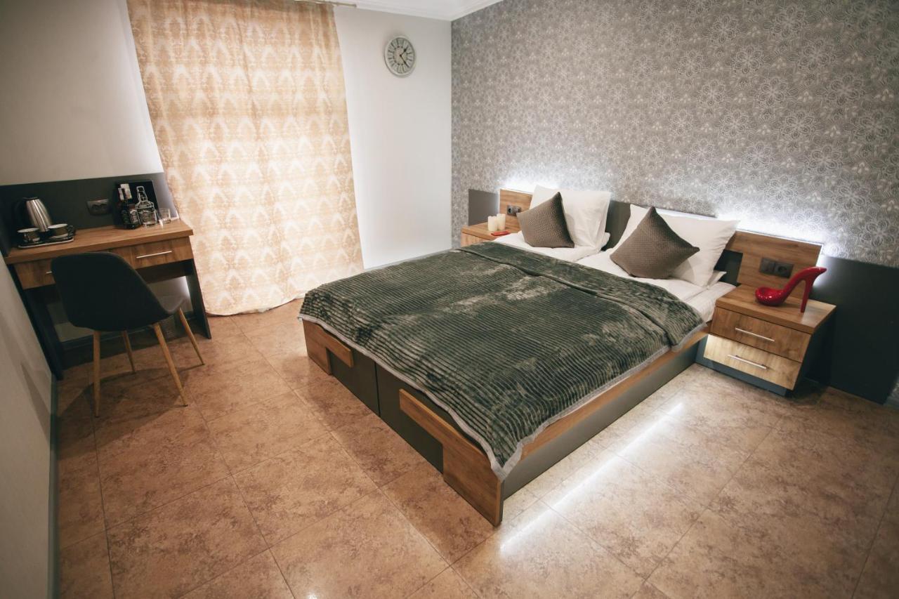 4Rooms Vinnytsja Buitenkant foto